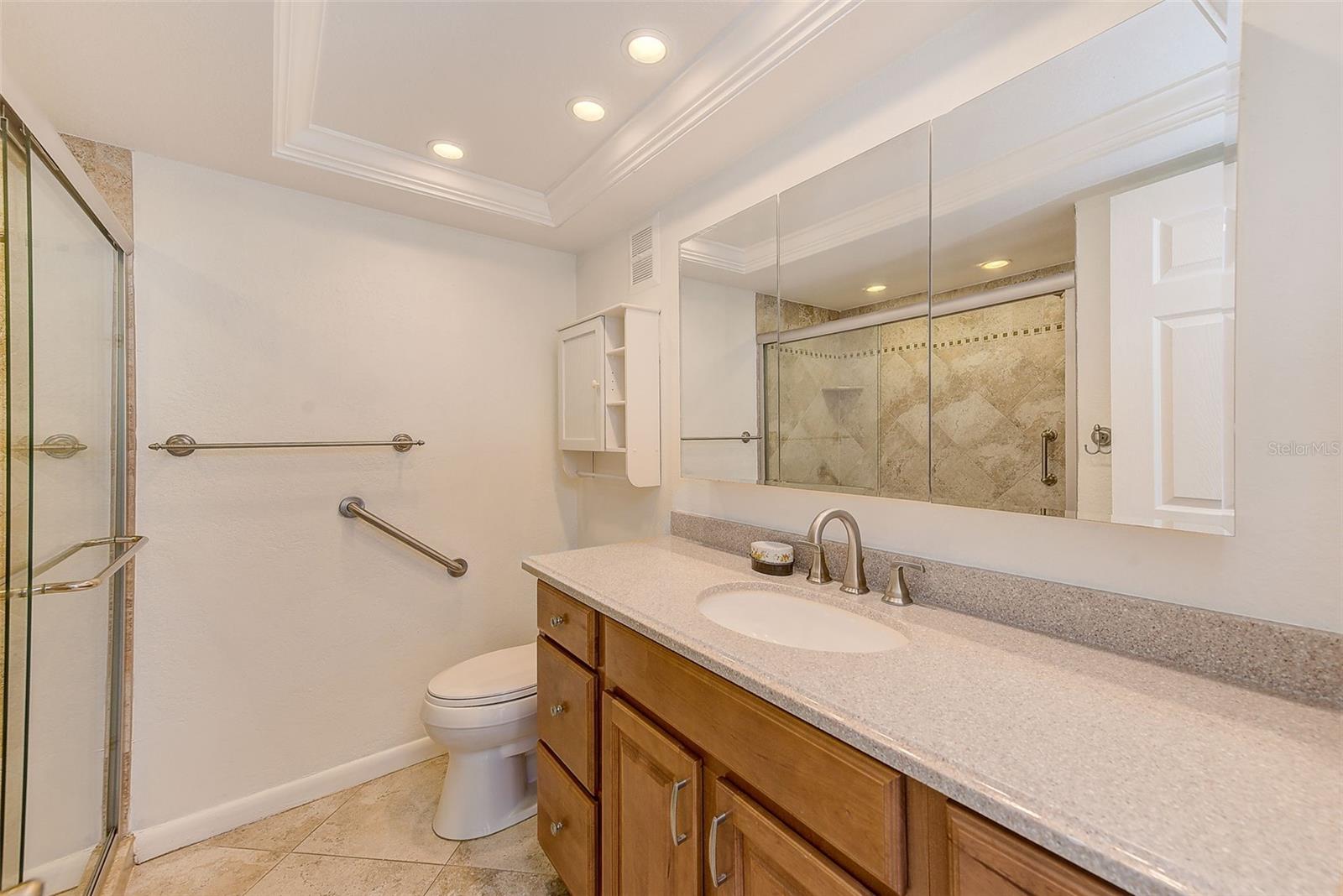 IMPERIAL POINT CONDO - Residential Lease