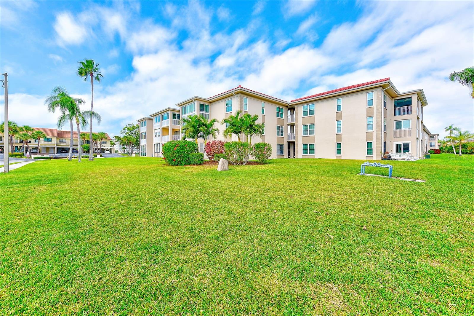 IMPERIAL POINT CONDO - Residential Lease