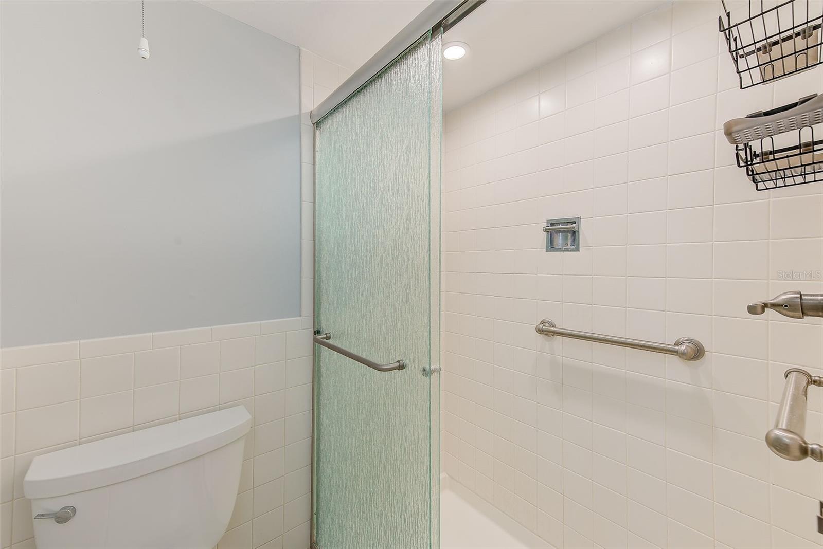 IMPERIAL POINT CONDO - Residential Lease