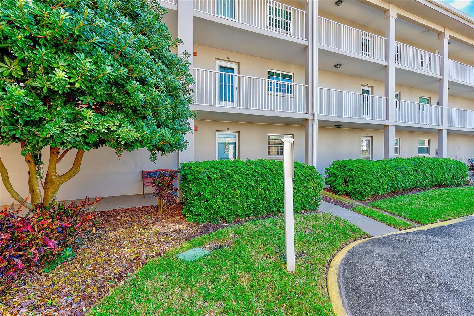 IMPERIAL POINT CONDO - Residential Lease