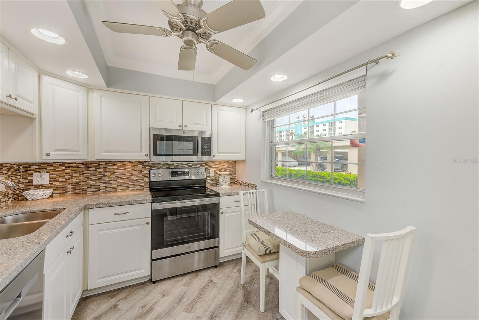 IMPERIAL POINT CONDO - Residential Lease