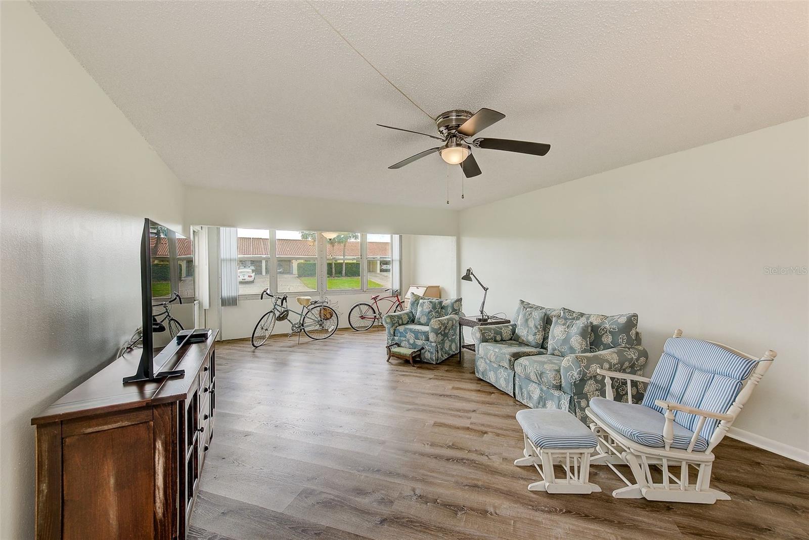 IMPERIAL POINT CONDO - Residential Lease