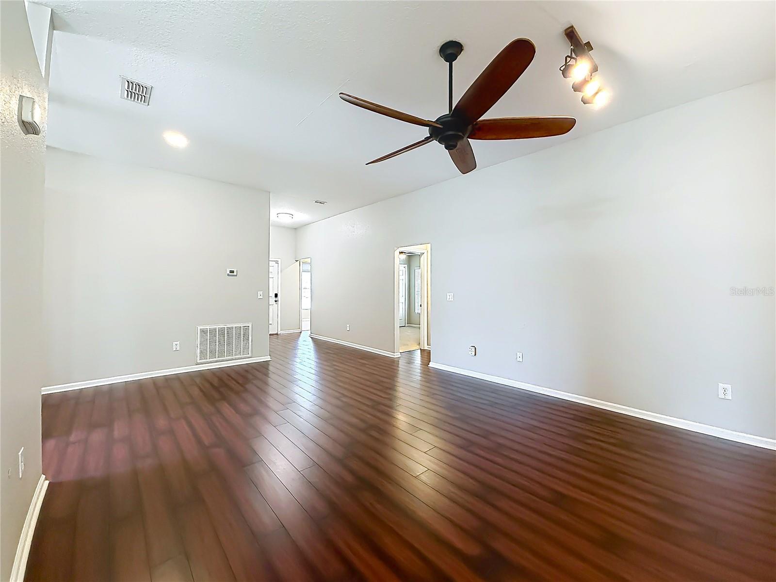 MARION OAKS - Residential