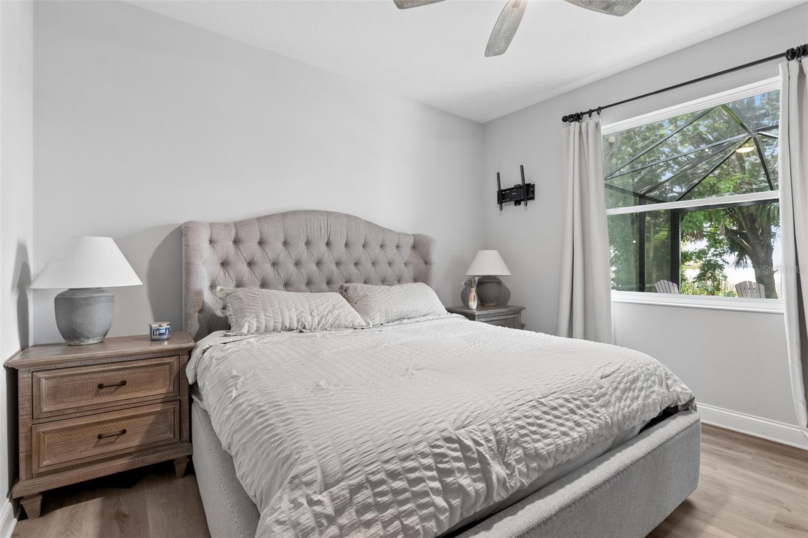 HULL ISLAND/OAKLAND - Residential
