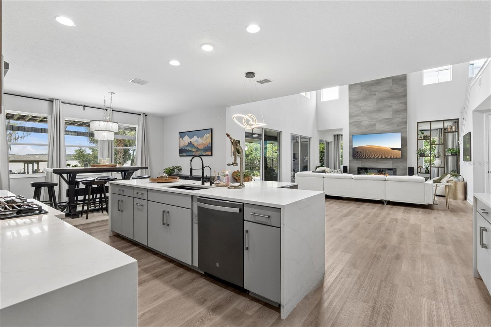 HULL ISLAND/OAKLAND - Residential