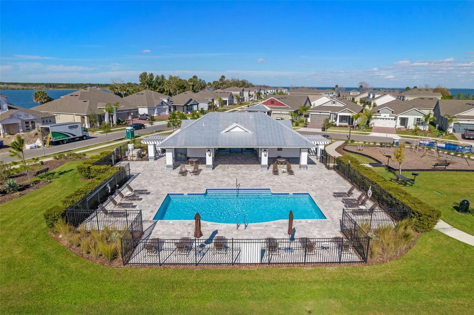 HULL ISLAND/OAKLAND - Residential
