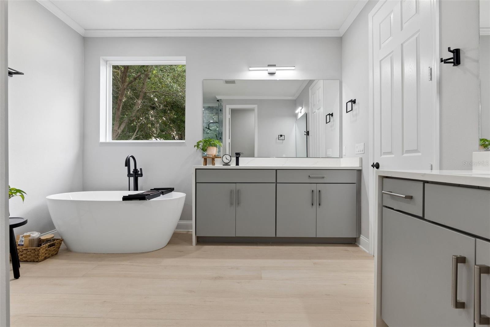 HULL ISLAND/OAKLAND - Residential
