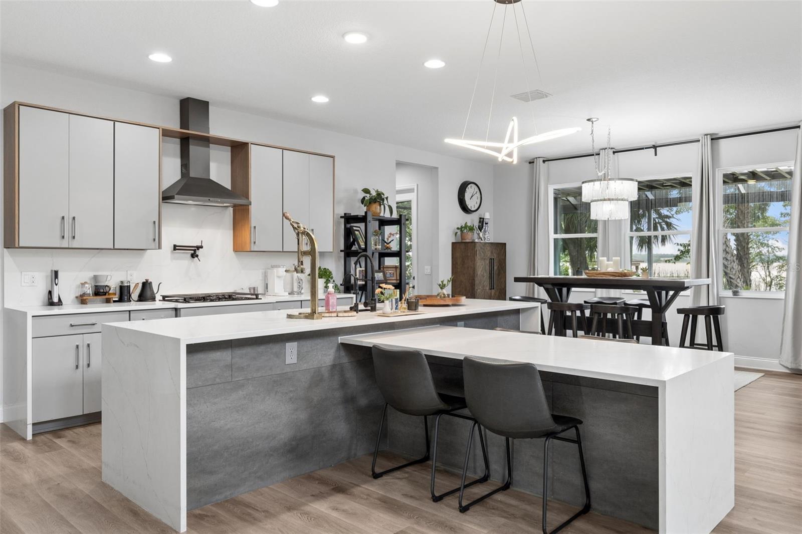 HULL ISLAND/OAKLAND - Residential
