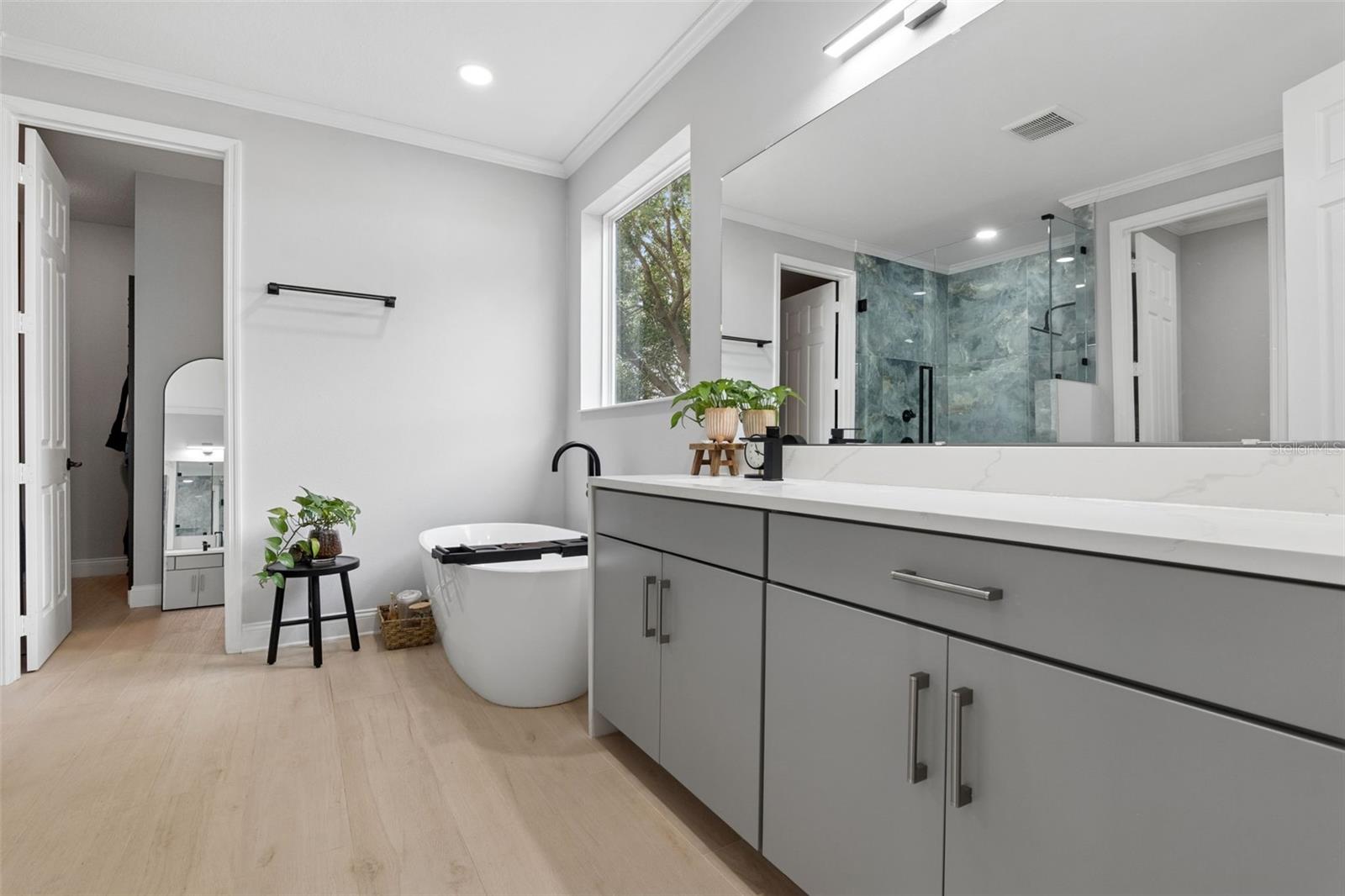 HULL ISLAND/OAKLAND - Residential