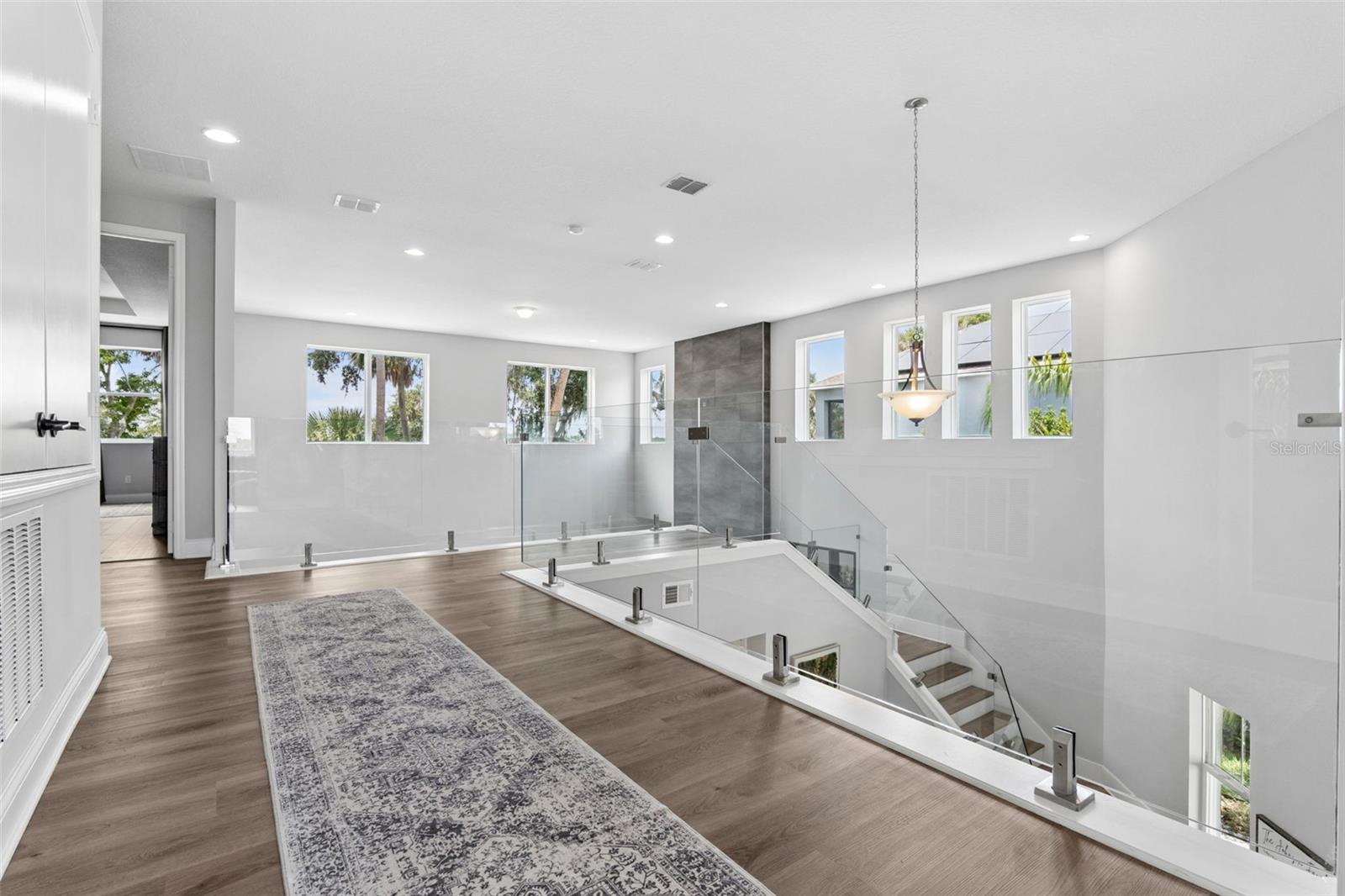HULL ISLAND/OAKLAND - Residential