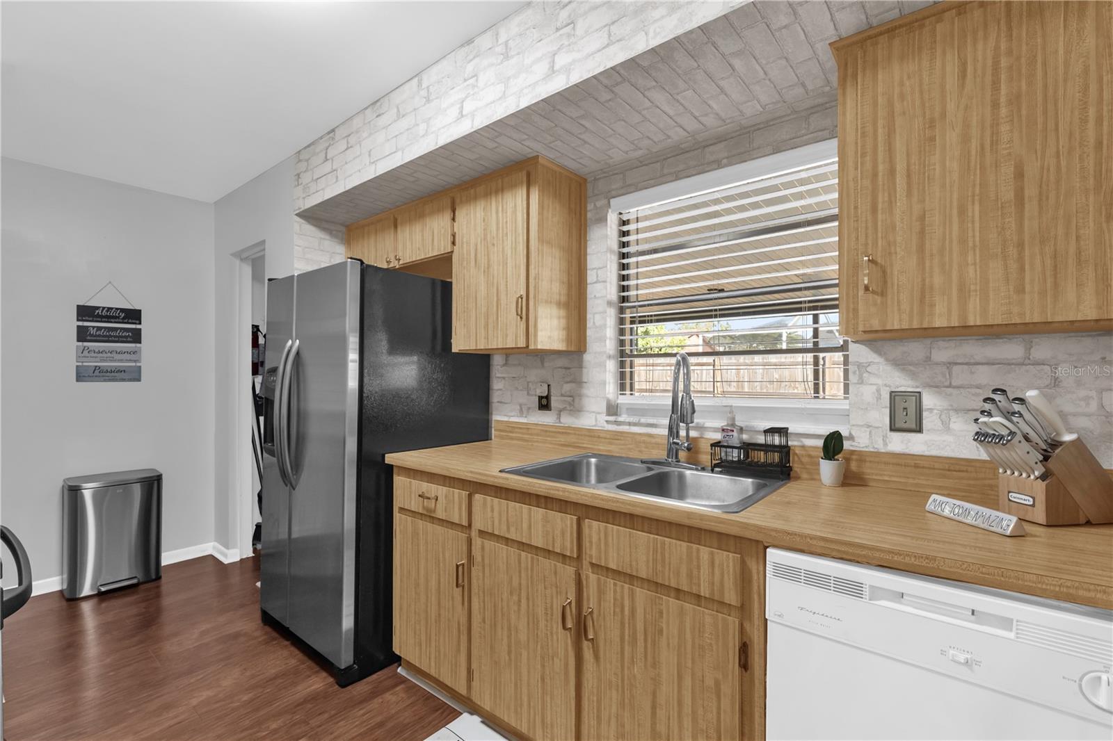 LOGAN GATE VILLAGE PH II UN 1 - Residential