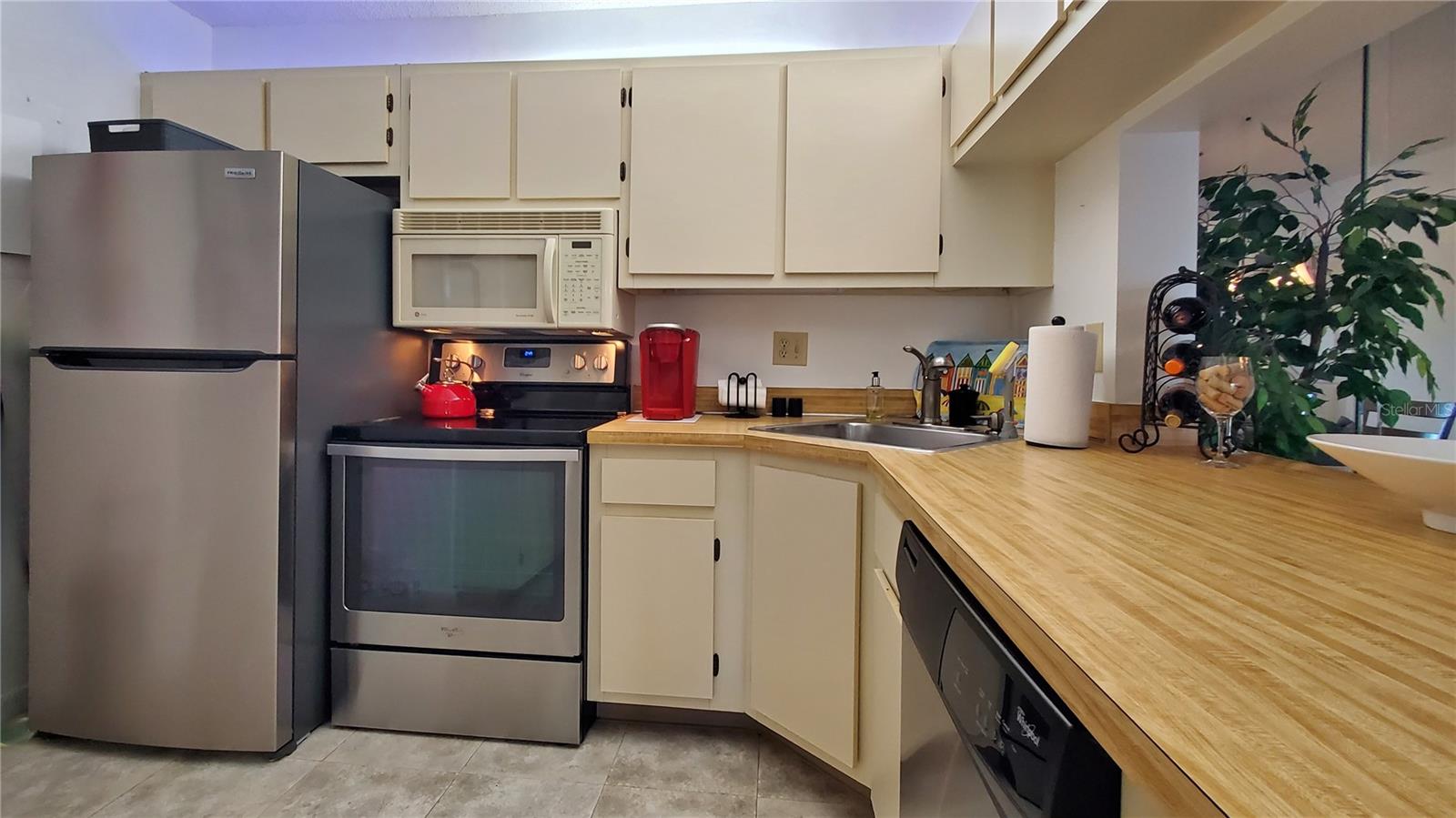 PINE RIDGE CLUB VILLAGE 1 PH 3 A CONDO BLDG 9 - Residential