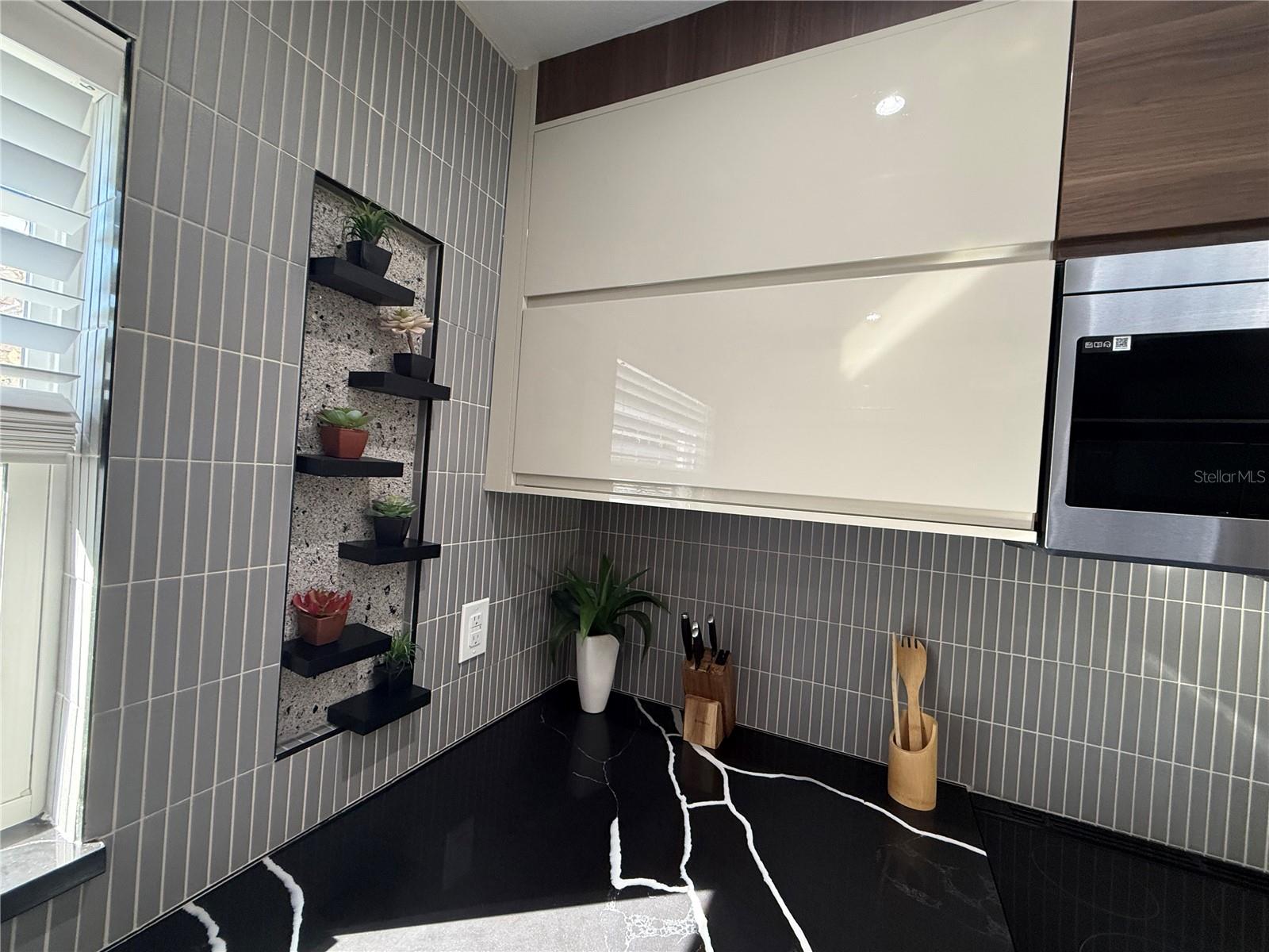 UNIVERSITY SQUARE - Residential