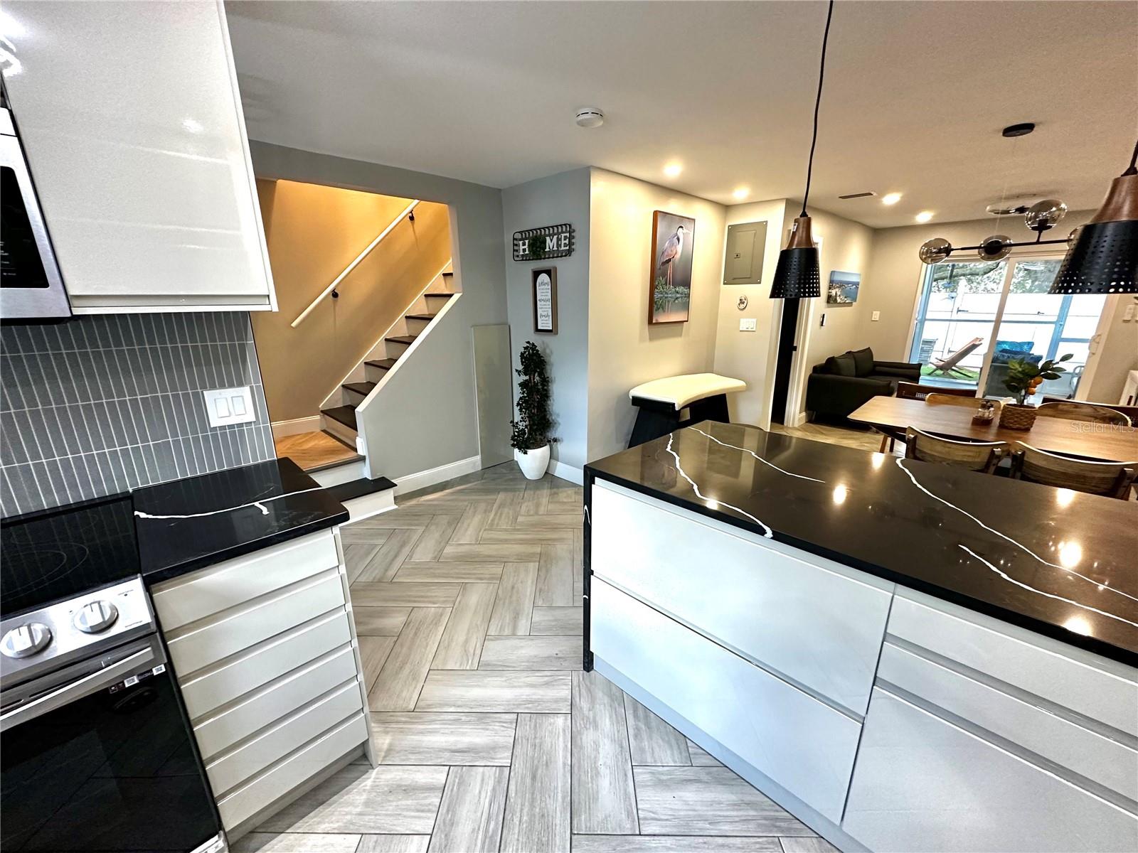 UNIVERSITY SQUARE - Residential