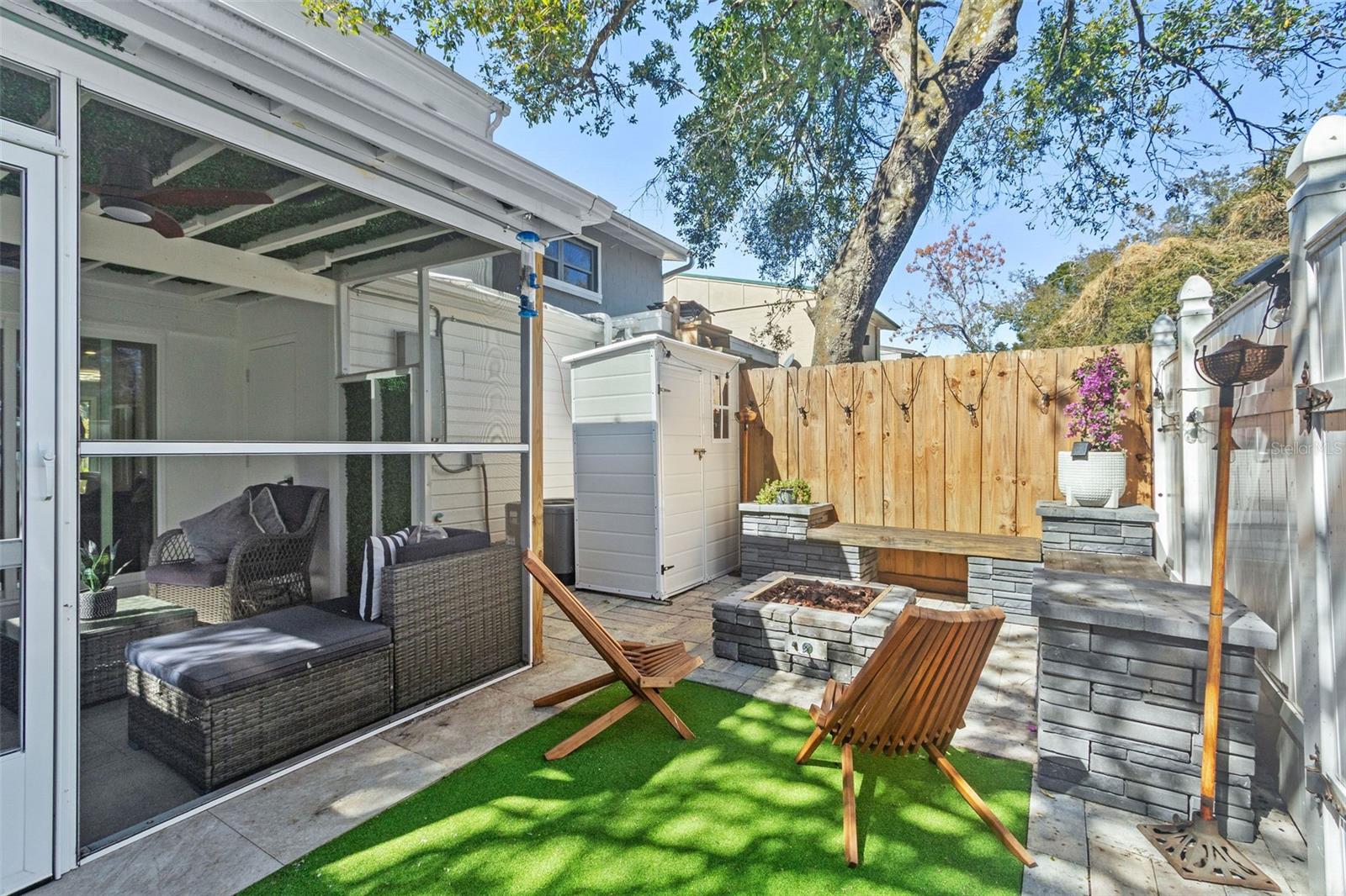 UNIVERSITY SQUARE - Residential