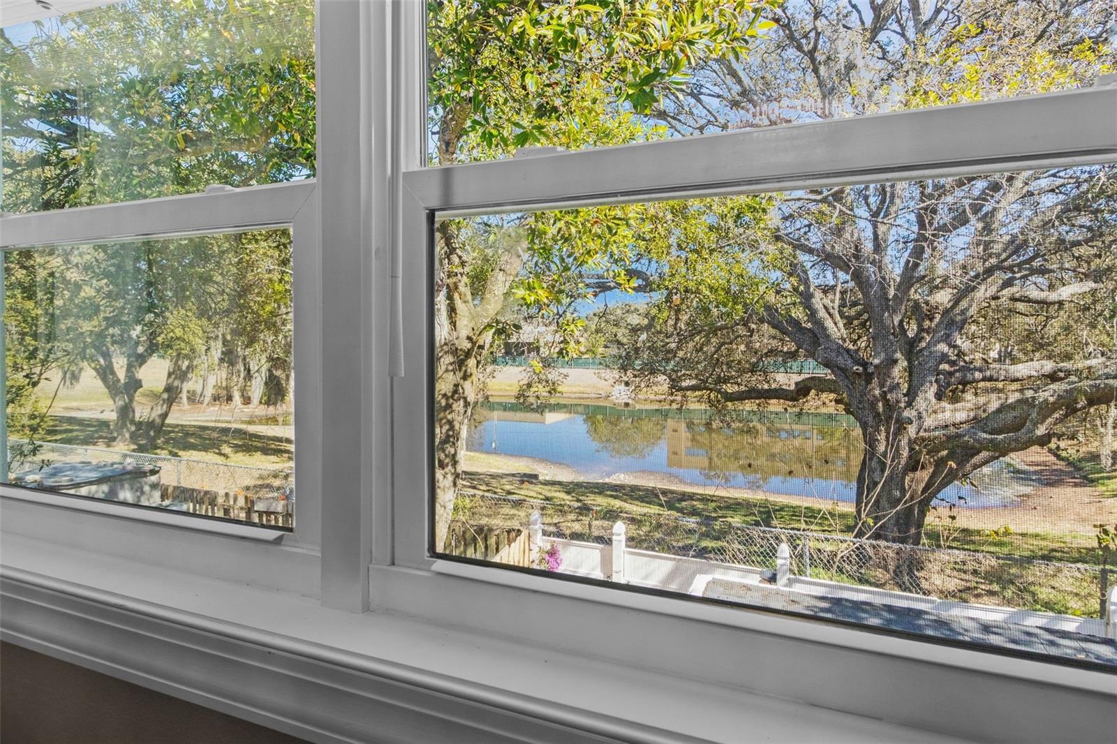 UNIVERSITY SQUARE - Residential