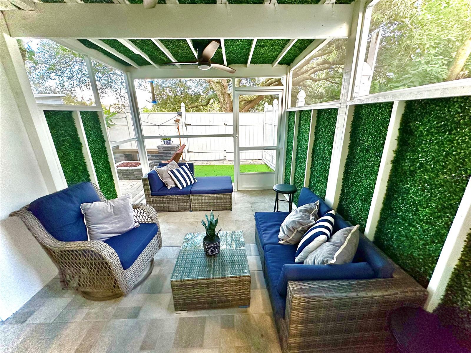 UNIVERSITY SQUARE - Residential