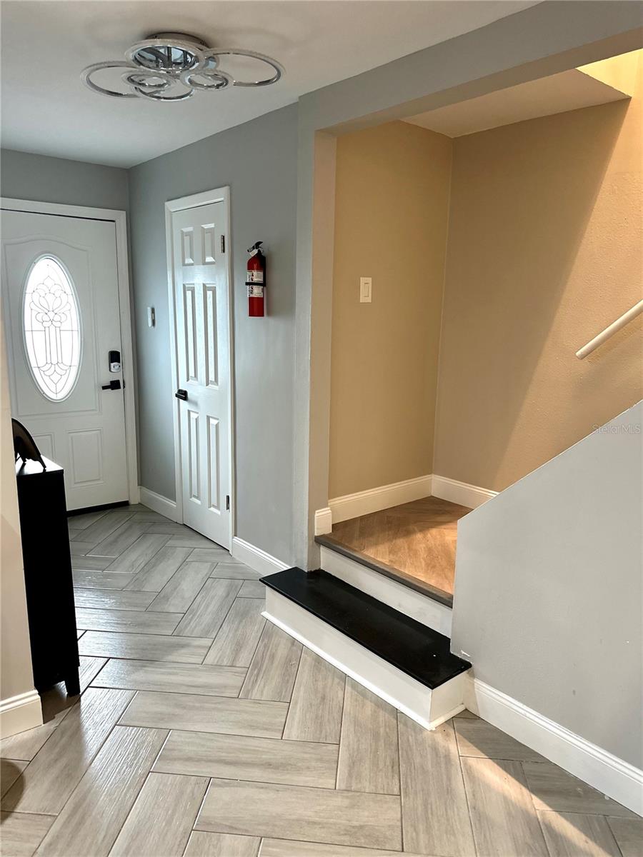 UNIVERSITY SQUARE - Residential