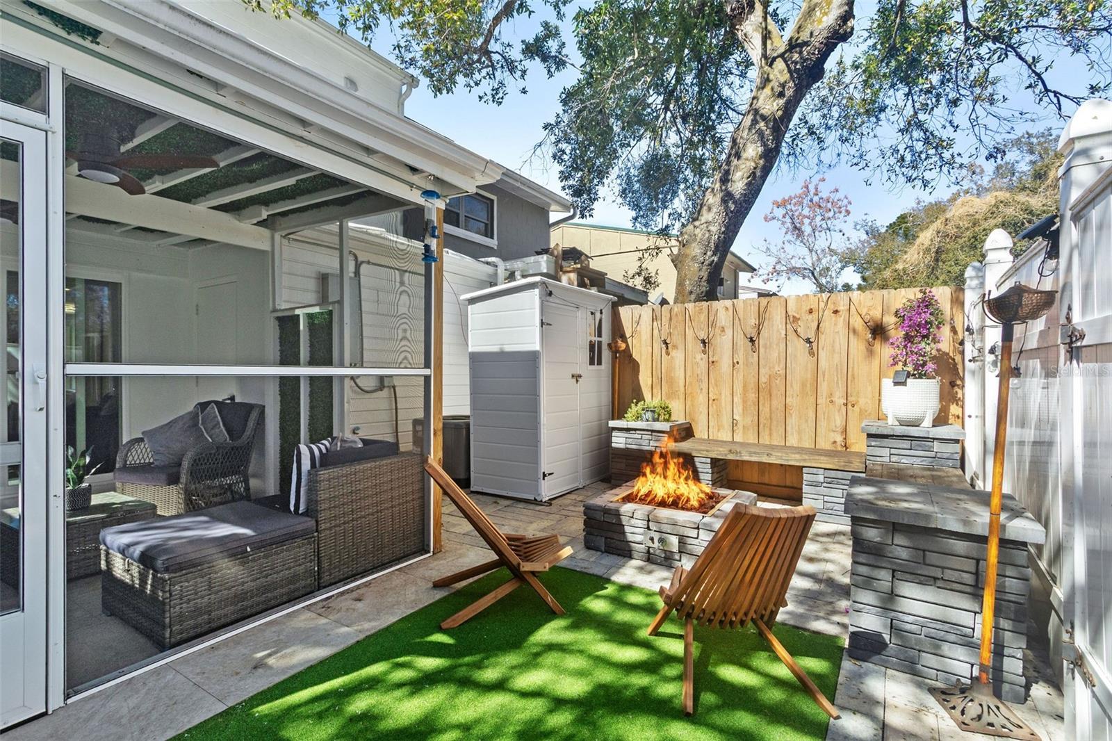 UNIVERSITY SQUARE - Residential