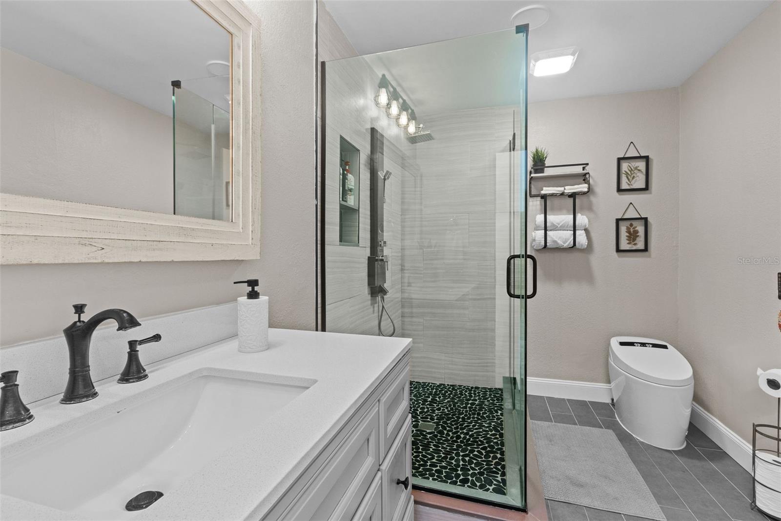 UNIVERSITY SQUARE - Residential