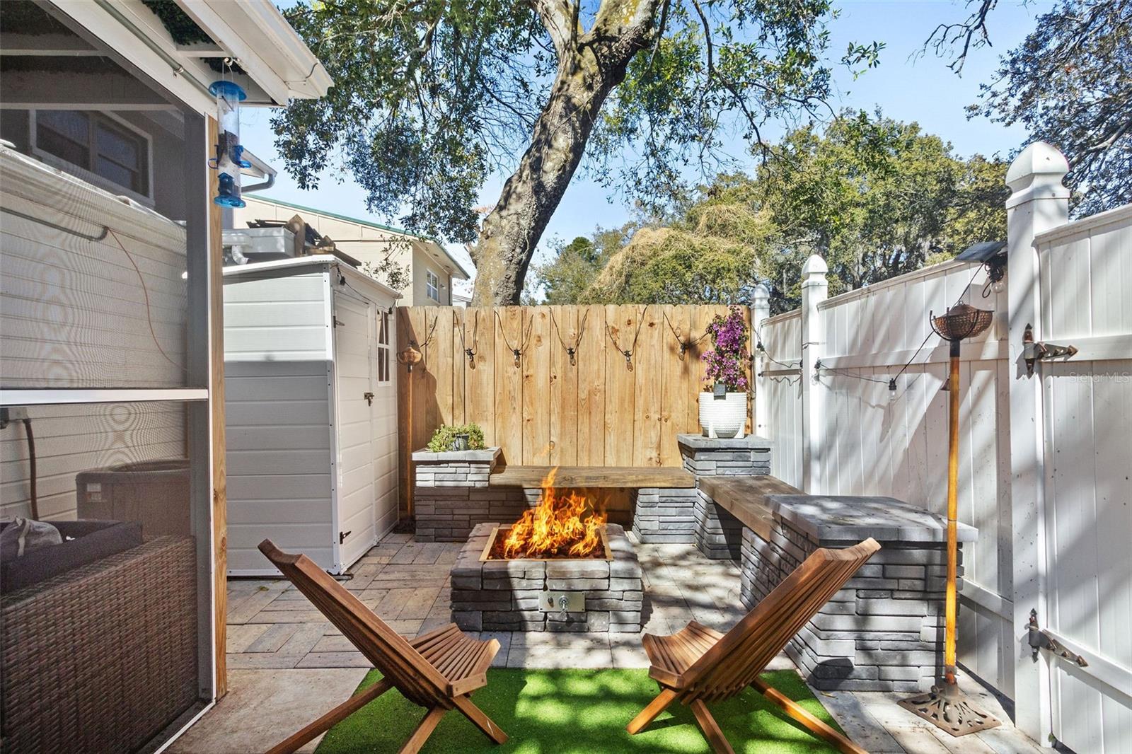 UNIVERSITY SQUARE - Residential