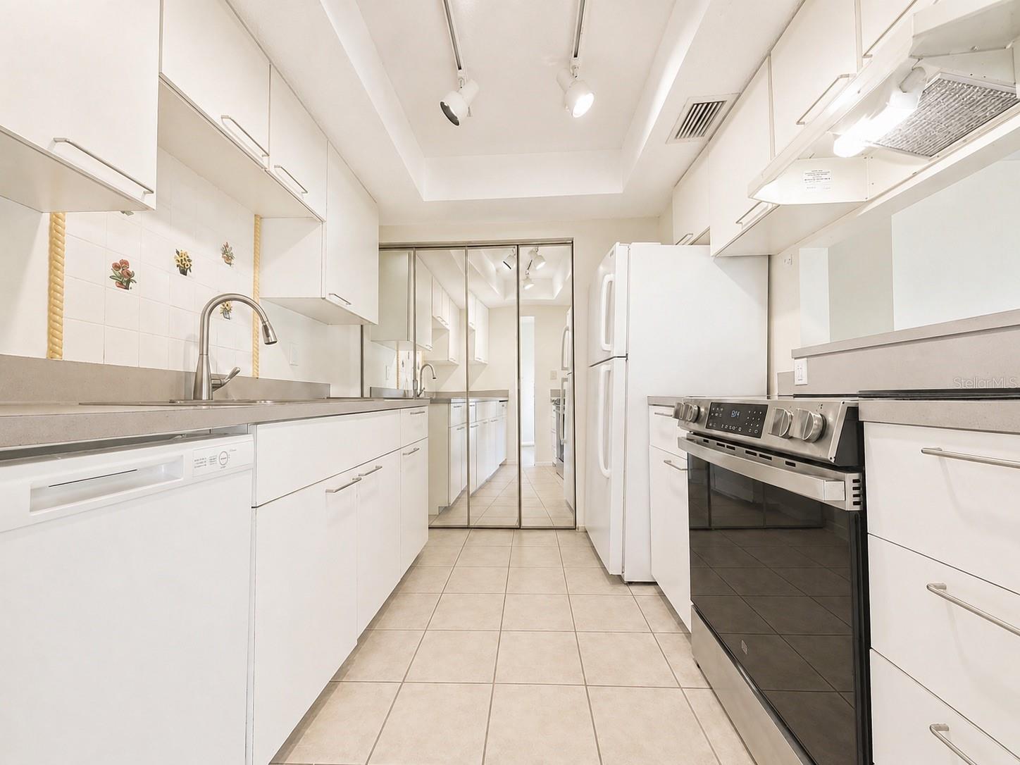PEPPERTREE LAKE CONDO - Residential