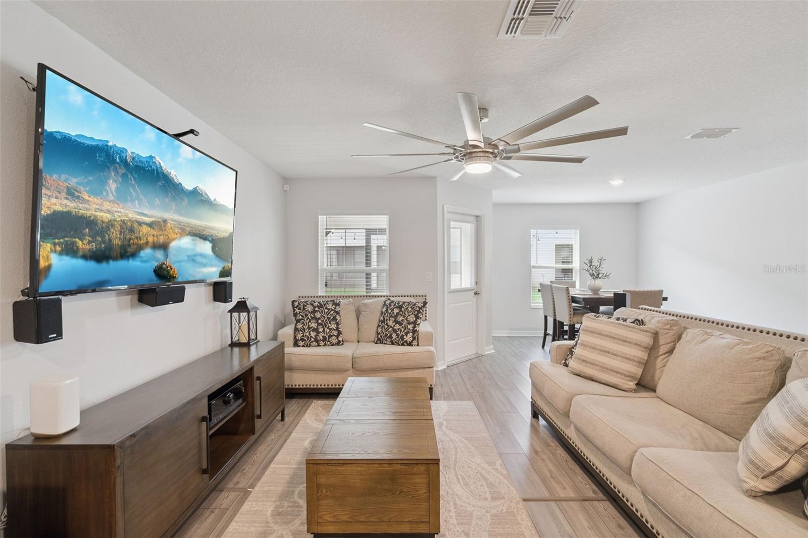 1537 WYNFORD CIRCLE
