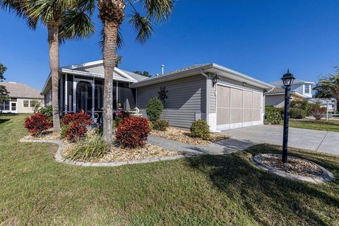 A home in TAVARES