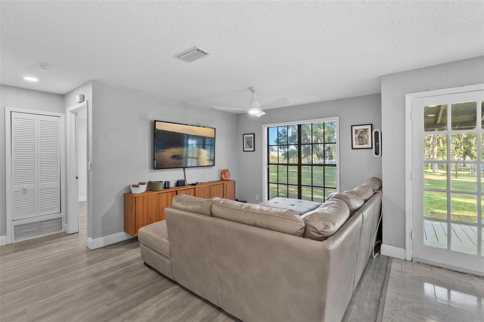 212 N SHERIDAN AVENUE