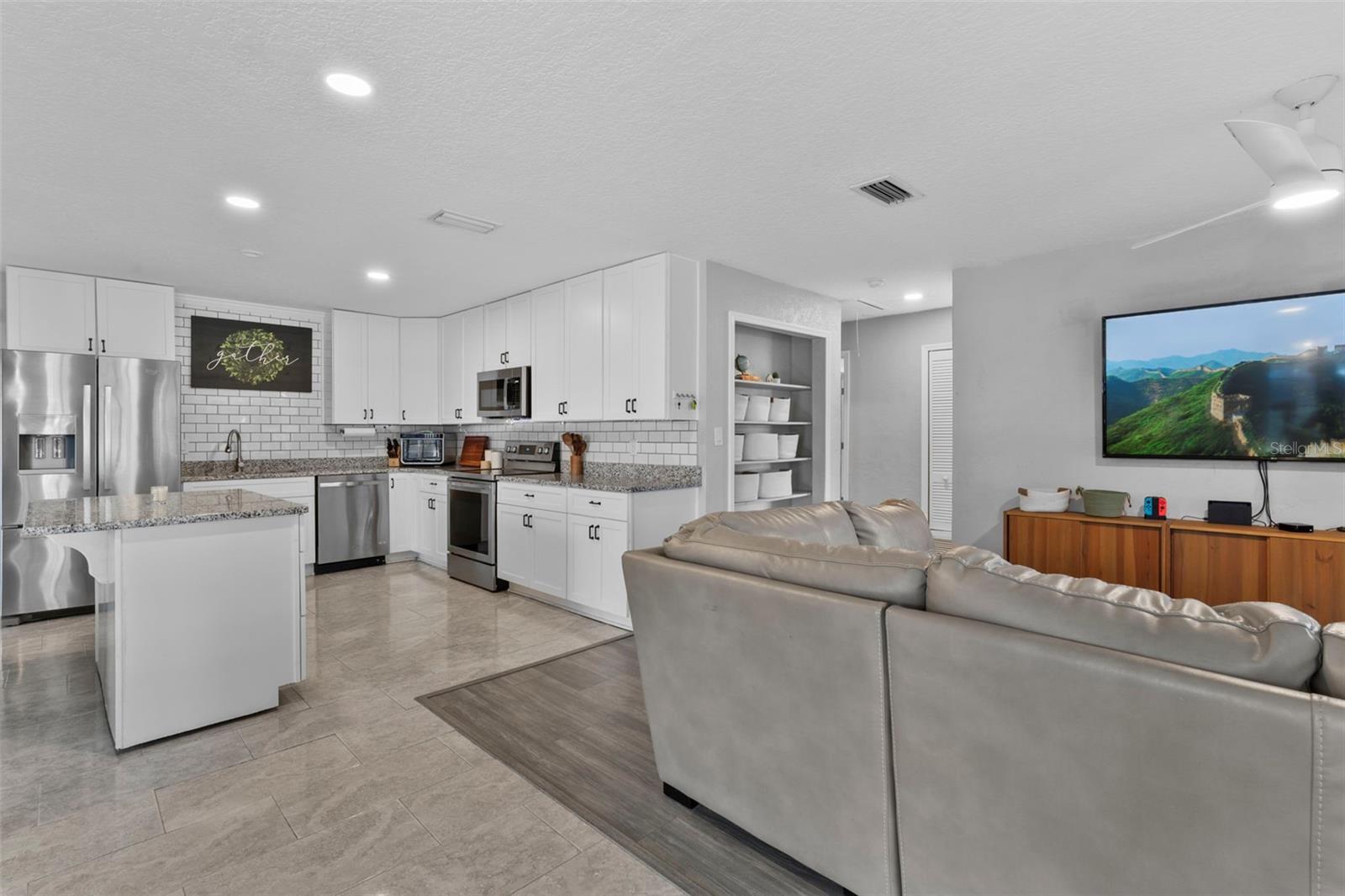 212 N SHERIDAN AVENUE