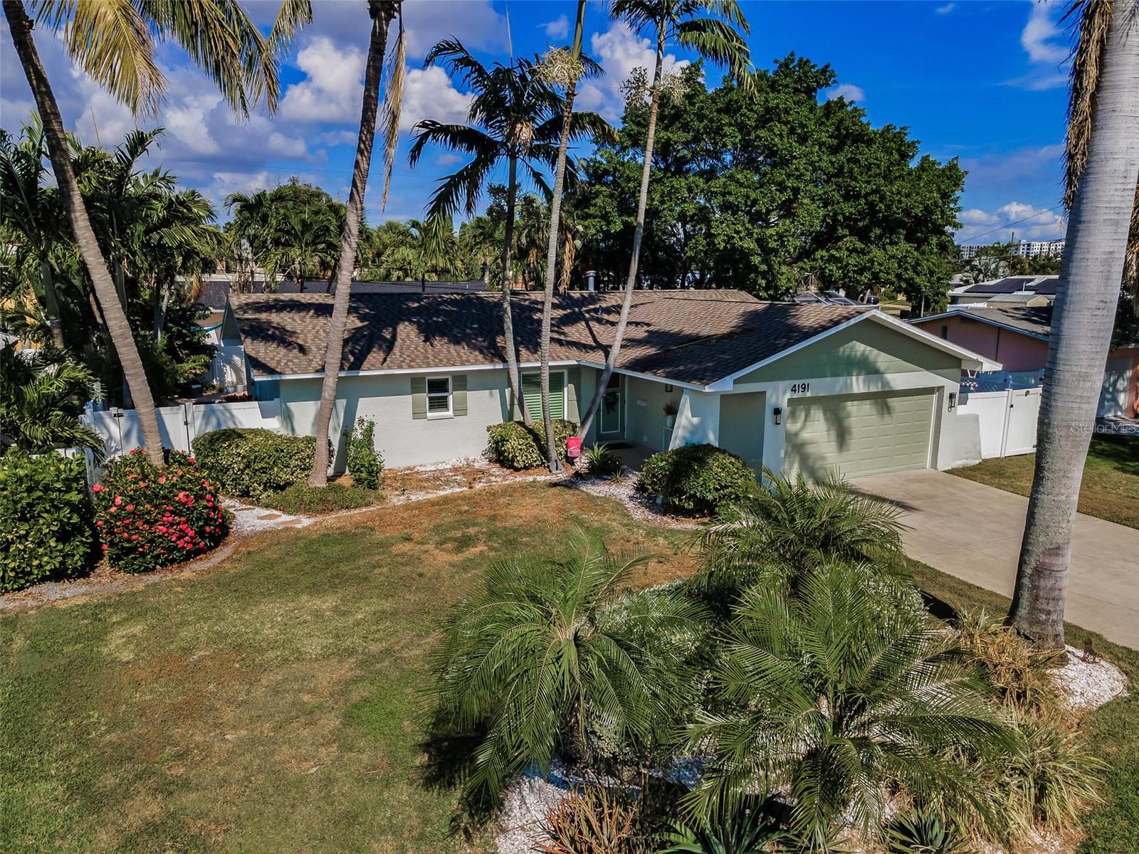 MAXIMO MOORINGS - Residential