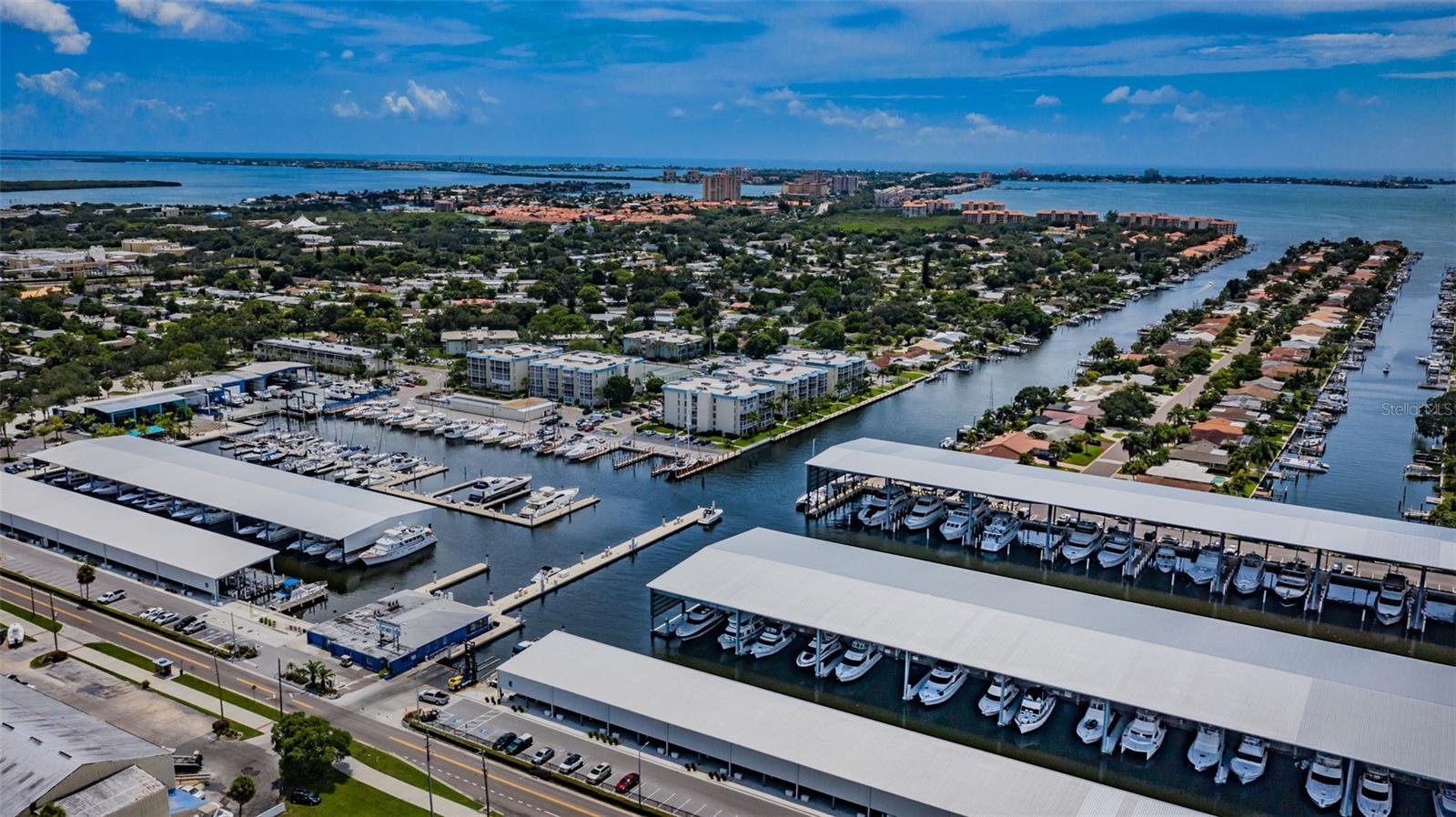 MAXIMO MOORINGS - Residential