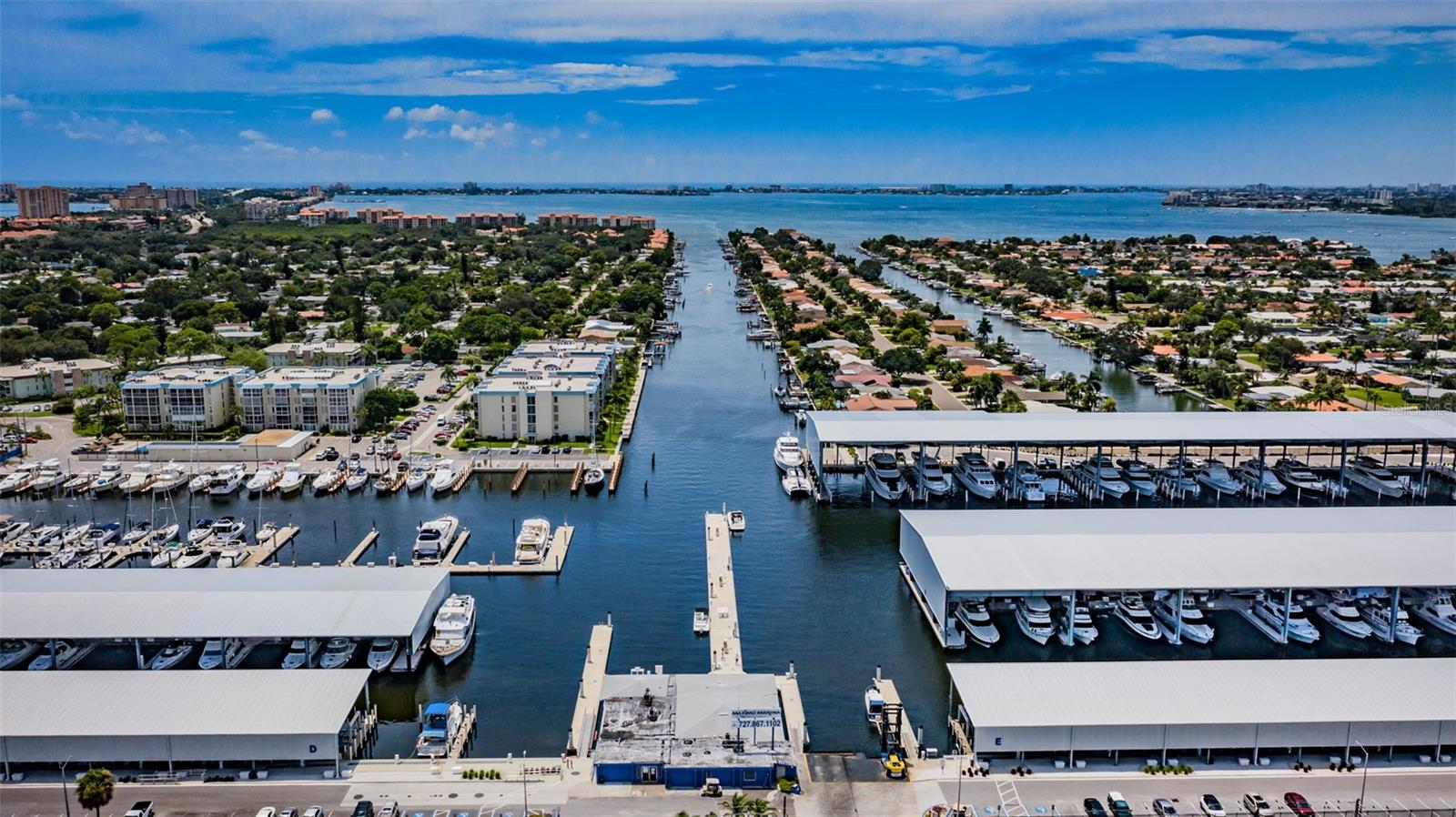 MAXIMO MOORINGS - Residential