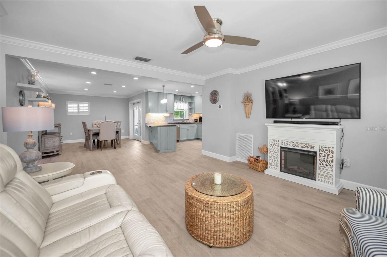 MAXIMO MOORINGS - Residential