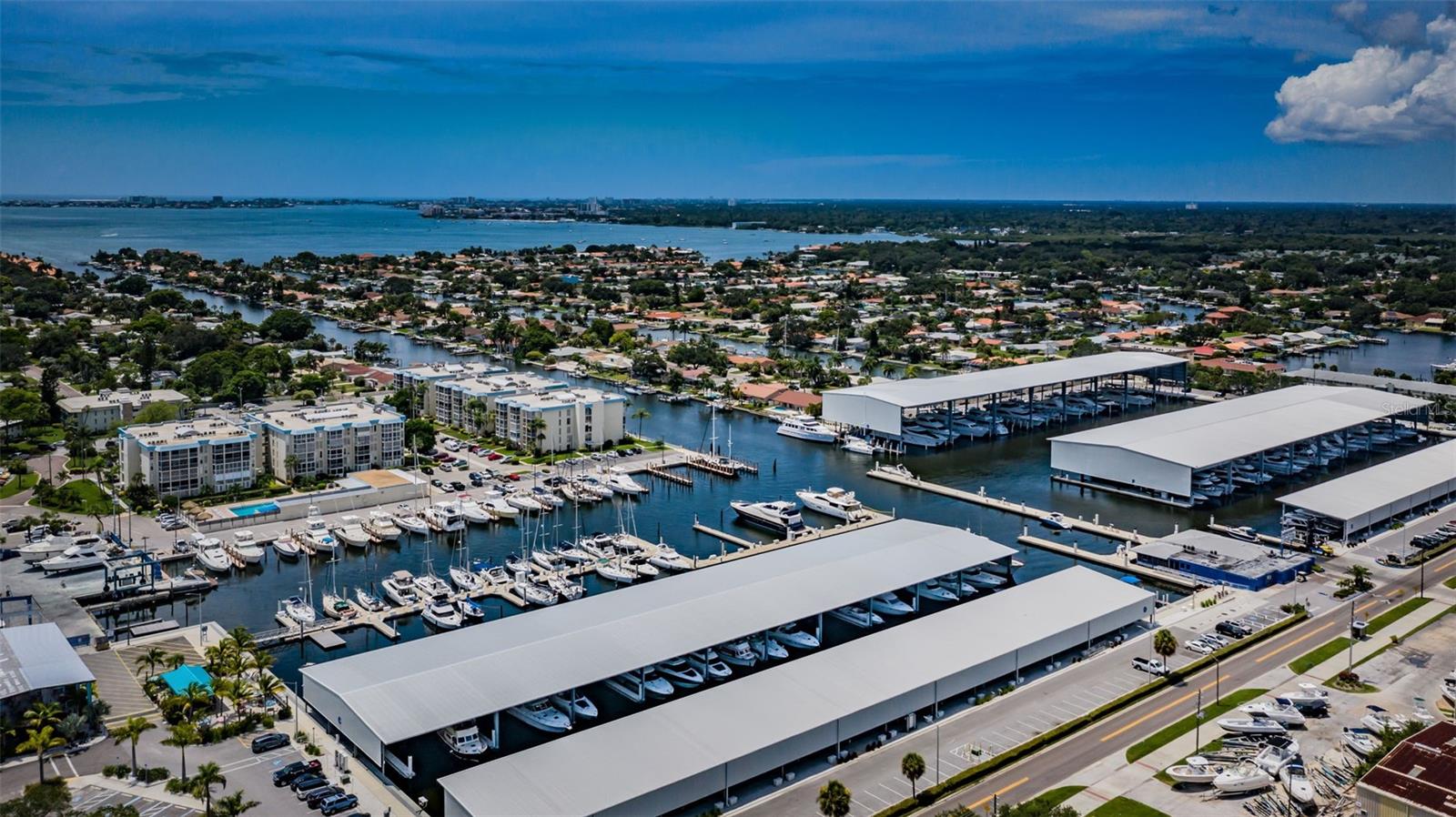 MAXIMO MOORINGS - Residential