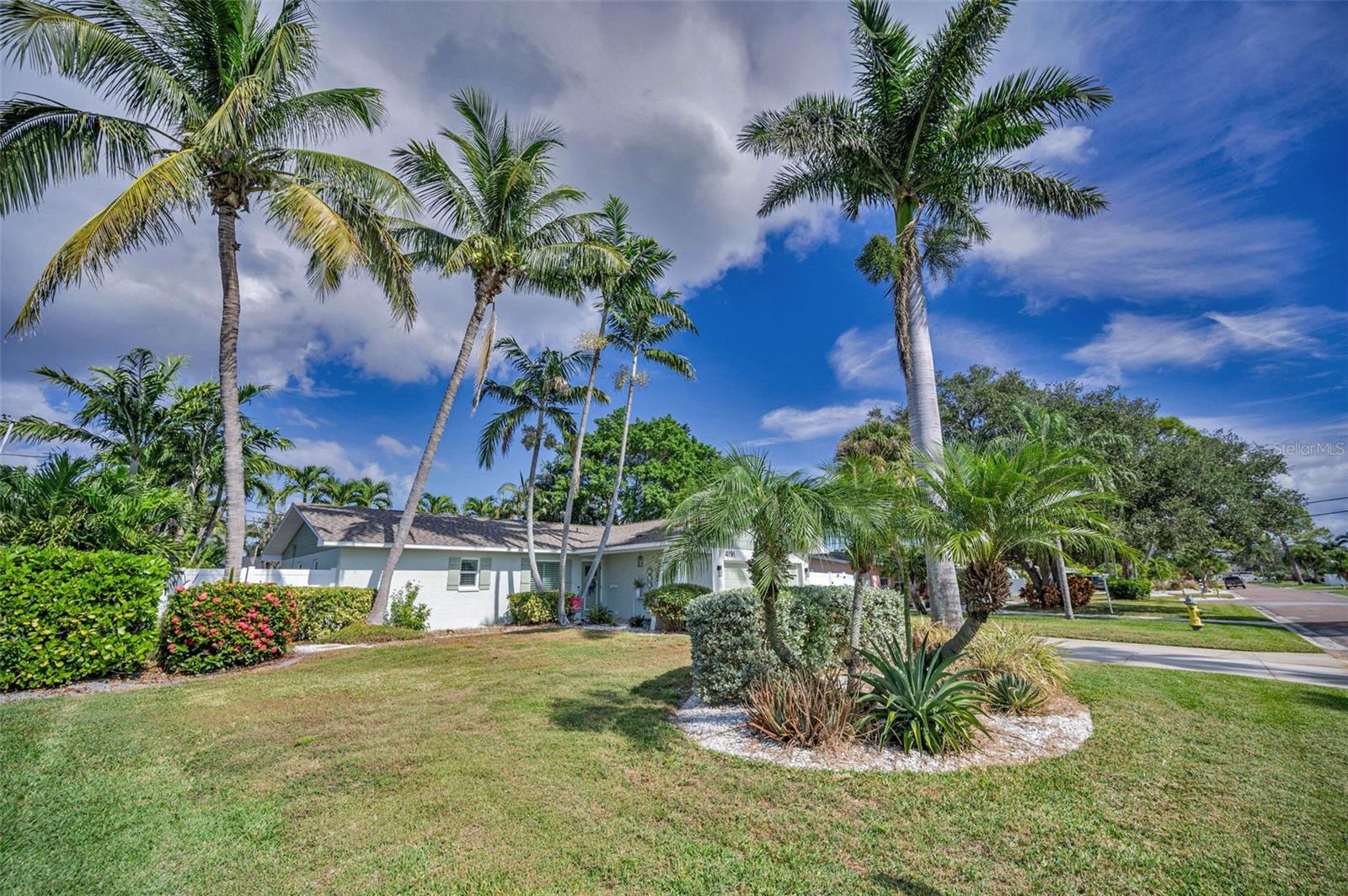 MAXIMO MOORINGS - Residential