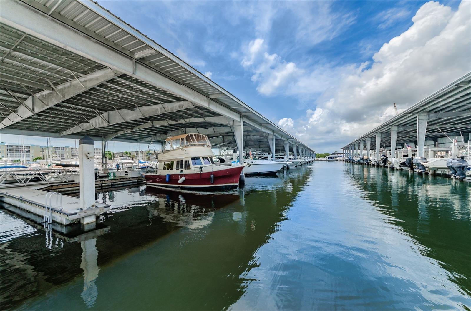 MAXIMO MOORINGS - Residential