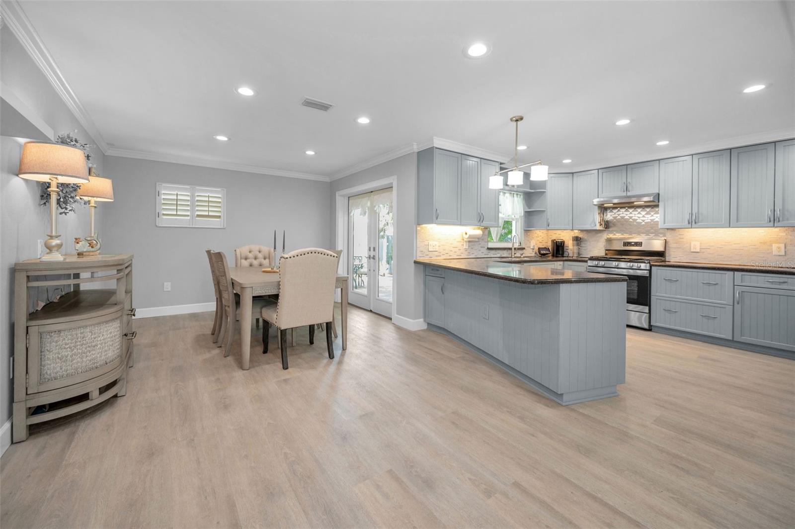 MAXIMO MOORINGS - Residential