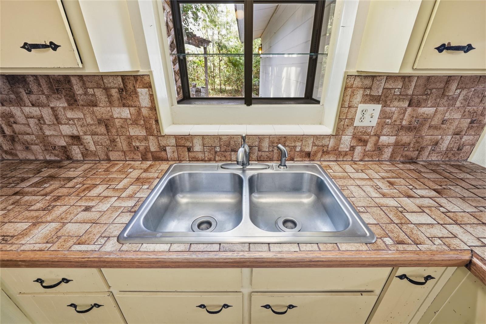 PALM VIEW ESTATES - Residential