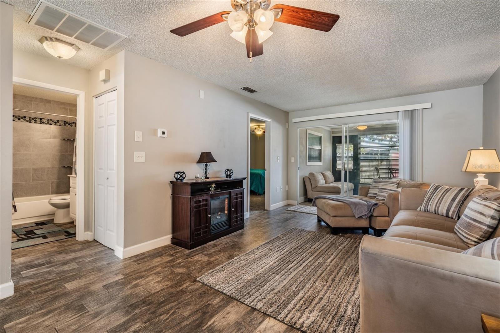 CHATEAU VILLAGE CONDO 03 - Residential