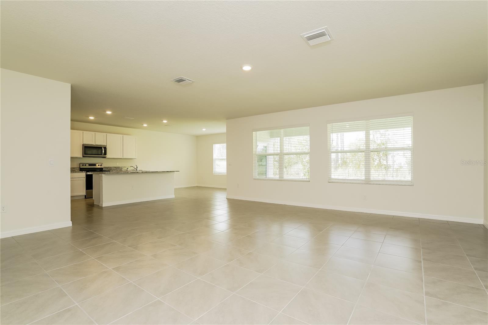 LAKE DIAMOND NORTH - Residential Lease