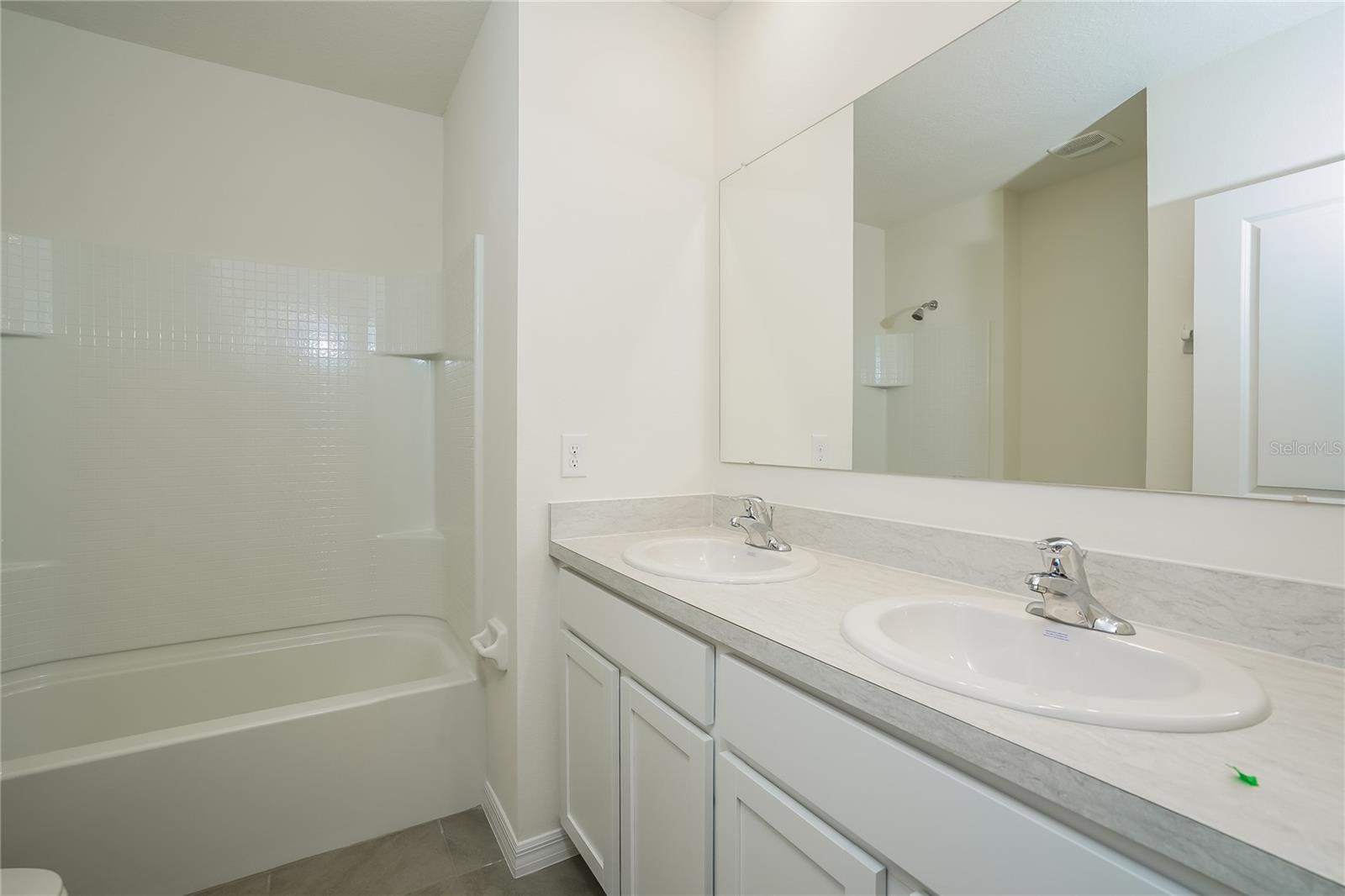 LAKE DIAMOND NORTH - Residential Lease