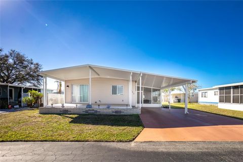 Photo of 532 Walnut Circle, Venice, FL 34285 (MLS # D6146436)