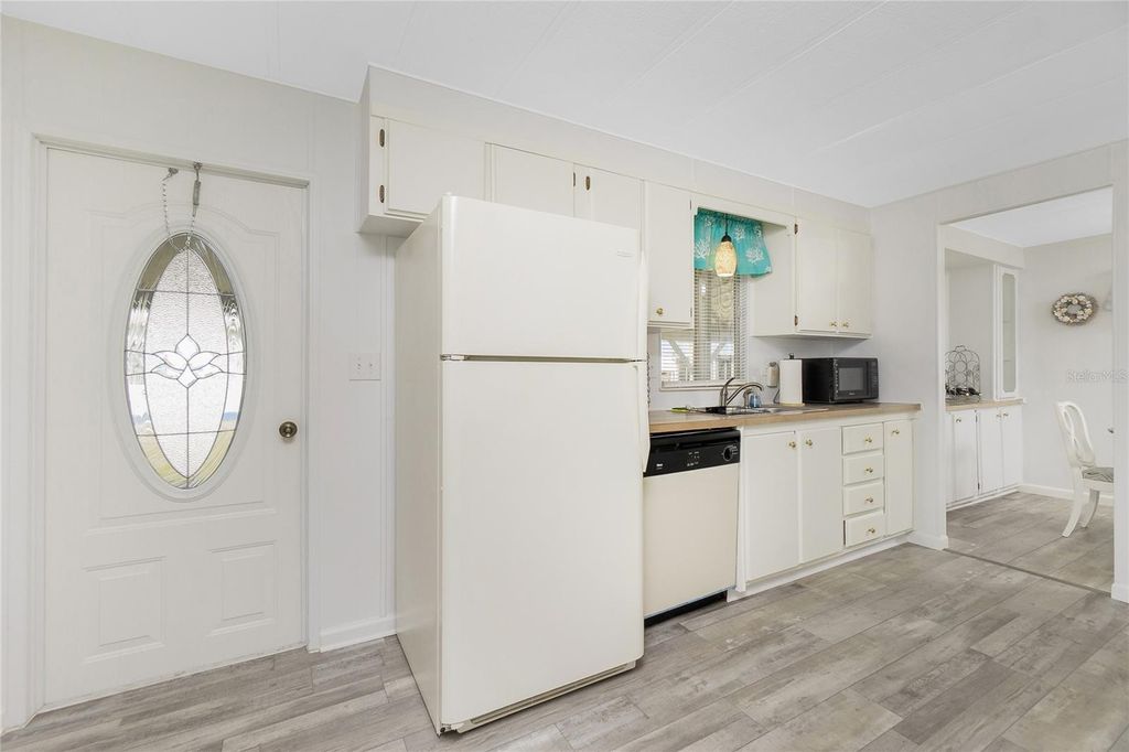 Photo of 532 Walnut Circle, Venice, FL 34285 (MLS # D6146436)