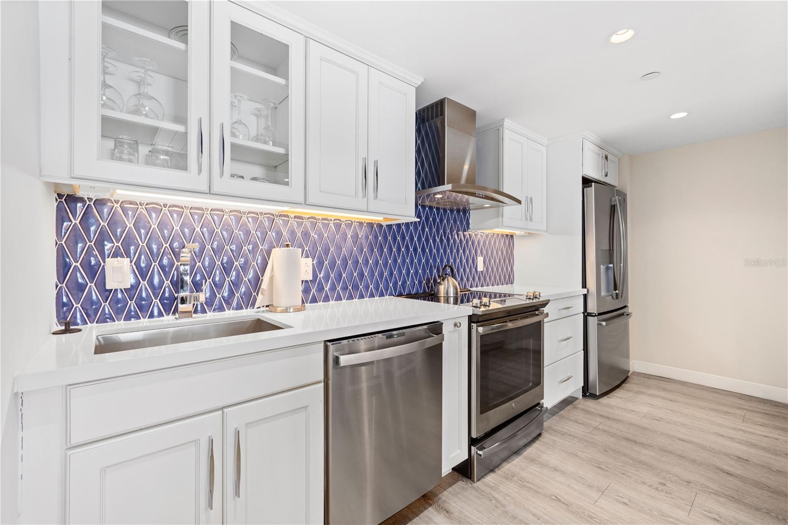 INN ON THE BEACH PH I - Residential