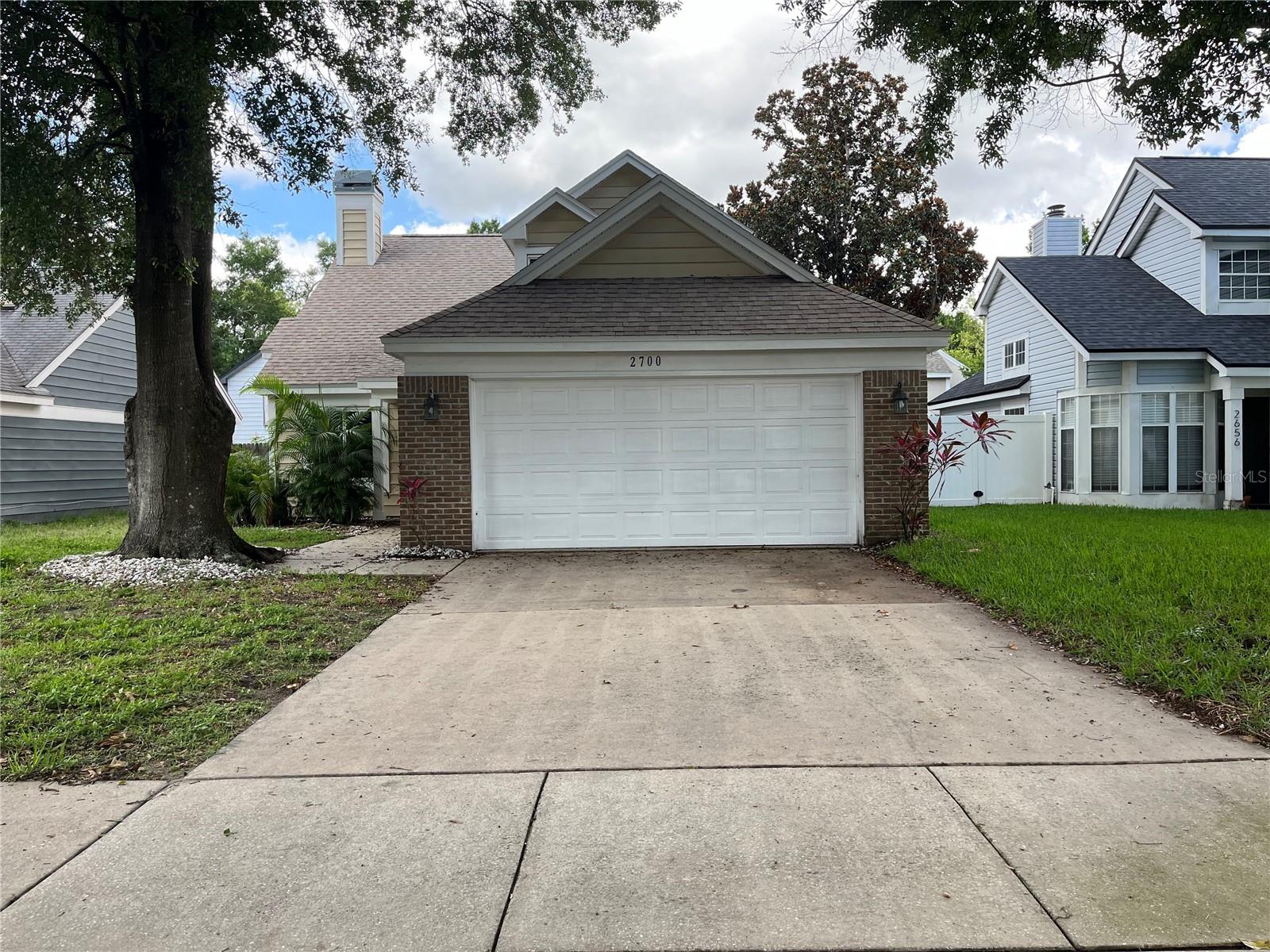 GREAT SOUTH CONWAY LOCATION. CLOSE TO DOWNTOWN ORLANDO, MCO ORLANDO INTERNATIONAL AIRPORT, MAJOR ROADWAYS AND HIGHWAYS. DESIREABLE CONWAY AREA SCHOOL ZONES.WELL MAINTAINED HOME IN BEAUTIFUL WEDGEWOOD GROVE. HOME IS IN MOVE IN READY CONDITION. OPEN FLOOR PLAN WITH LOTS OF NATURAL LIGHT. MASTER BEDROOM IS LOCATED GROUND LEVEL, FOR ADDED PRIVACY; OTHER 2 ROOMS ARE ON THE 2ND FLOOR. UPGRADED KITCHEN AND BATH ROOMS. STAINLESS STEELE APPLIANCES. INSIDE LAUNDRY ROOM, 1ST FLOOR FOR CONVIENCE & EXTRA STORAGE SPACE. FENCED BACK YARD. COMMUNTIY FEATURES POOL, CLUBHOUSE AND TENNIS. A MUST SEE