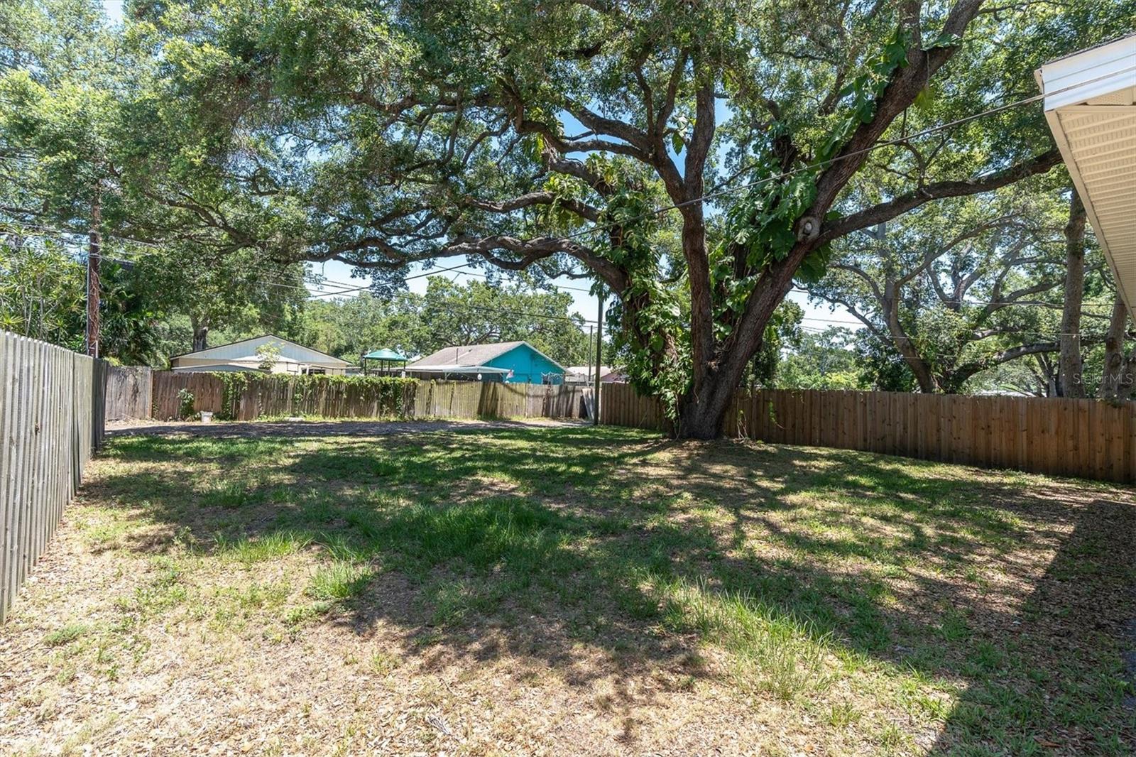 ROOSEVELT GROVES - Residential