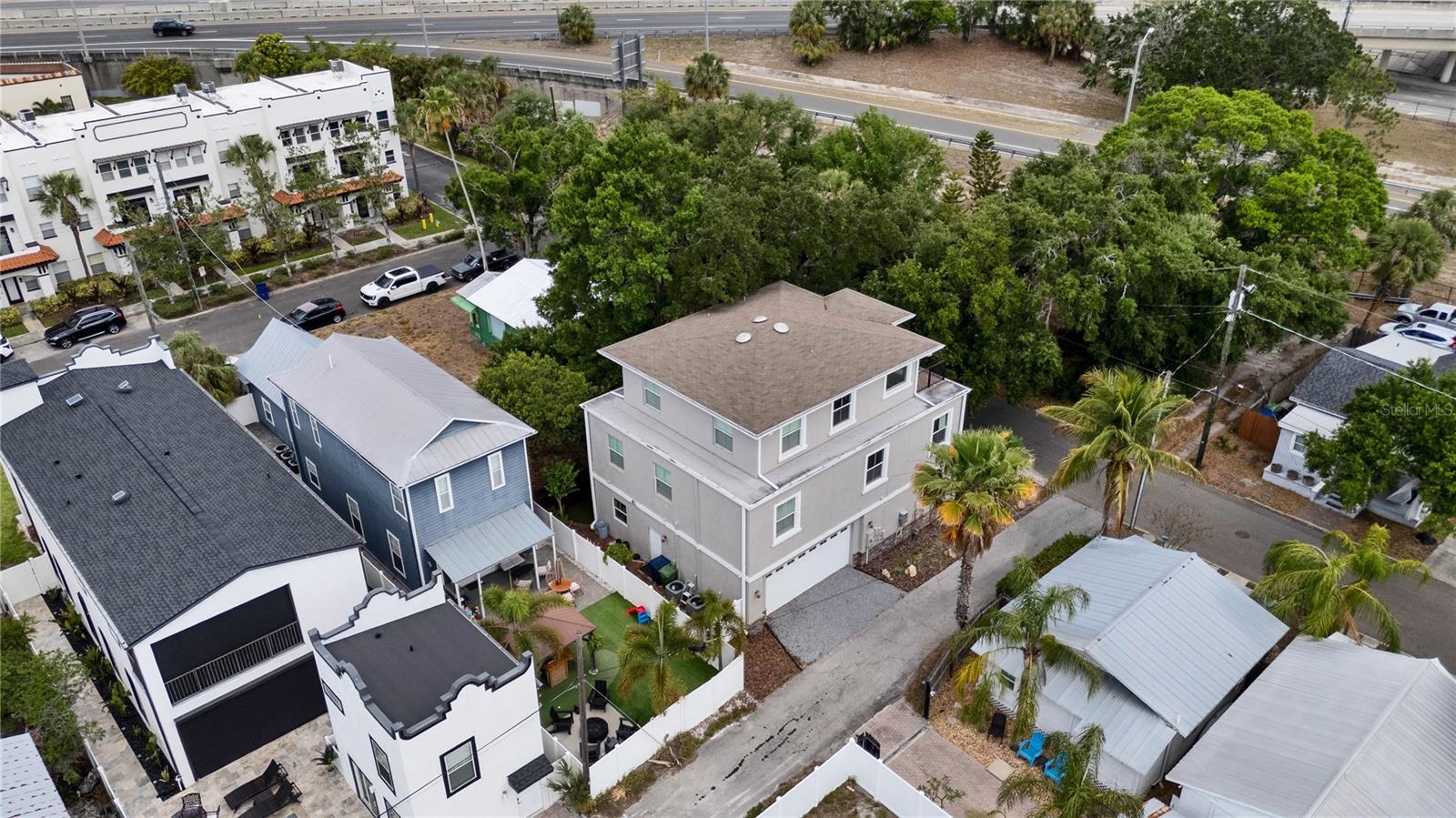 1408 W AZEELE STREET