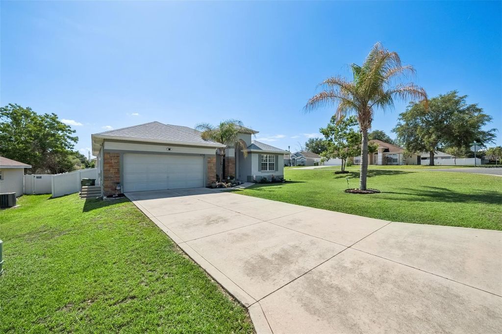 Photo of 2720 Savannah Drive, Leesburg, FL 34748 (MLS # G5112225)