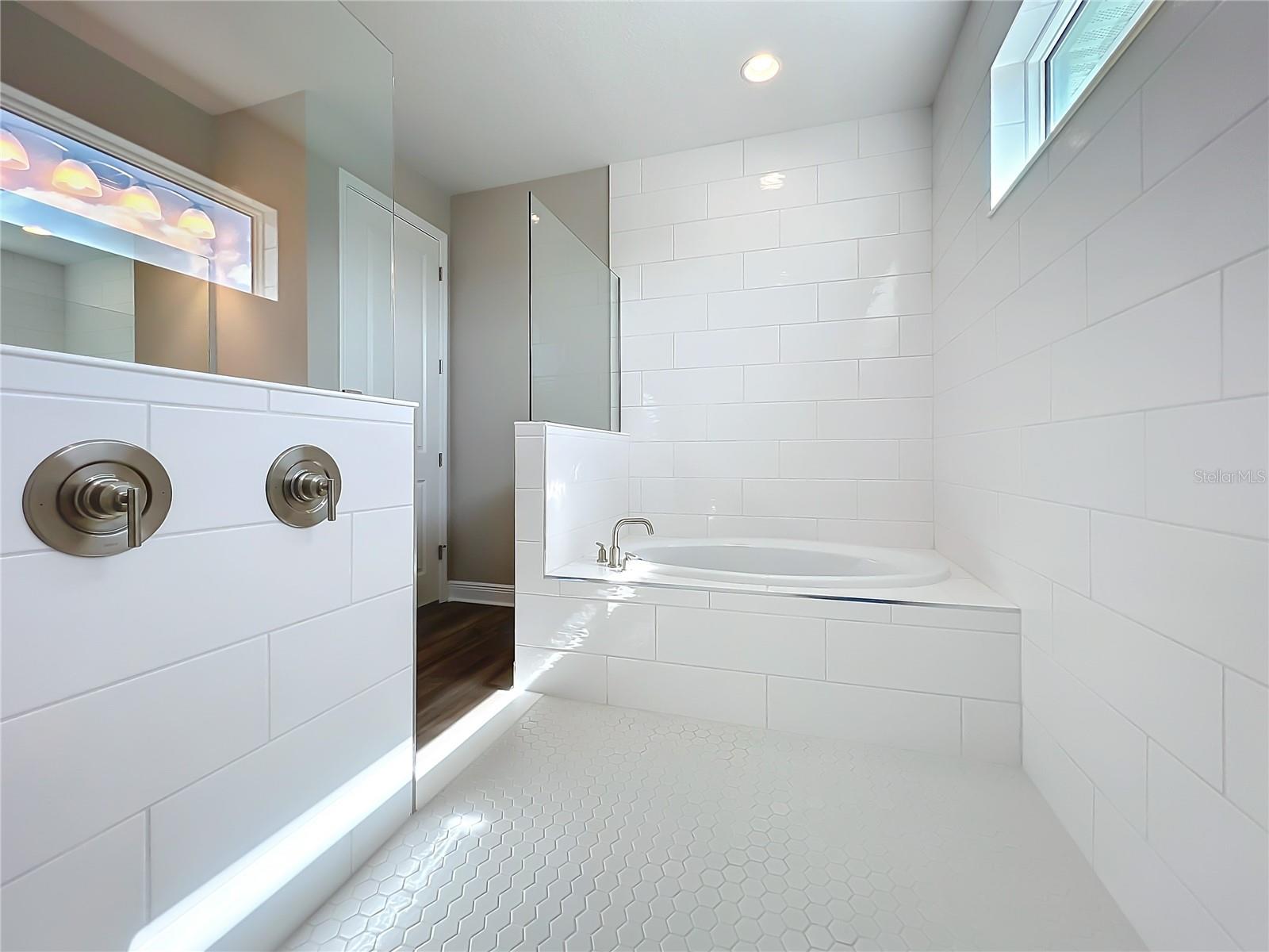 WATERCOLOR PLACE PH II - Residential